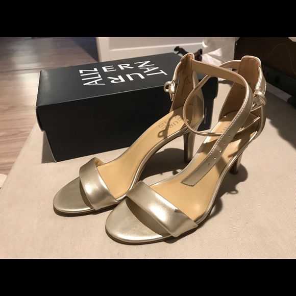 naturalizer leah sandal